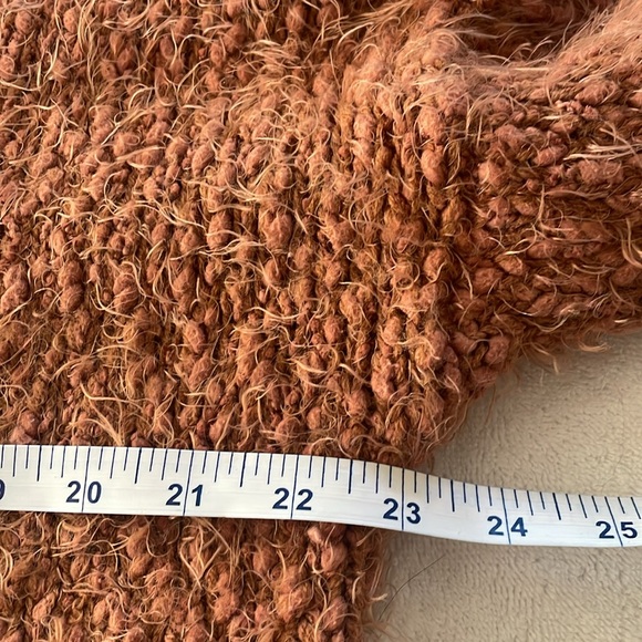 Juliana’s V-neck fuzzy soft sweater - Picture 7 of 8